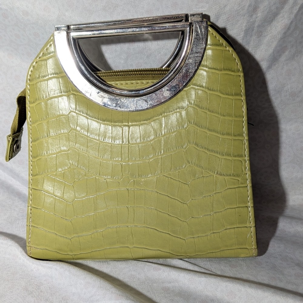 Stylish Green Crocodile-Embossed Handbag